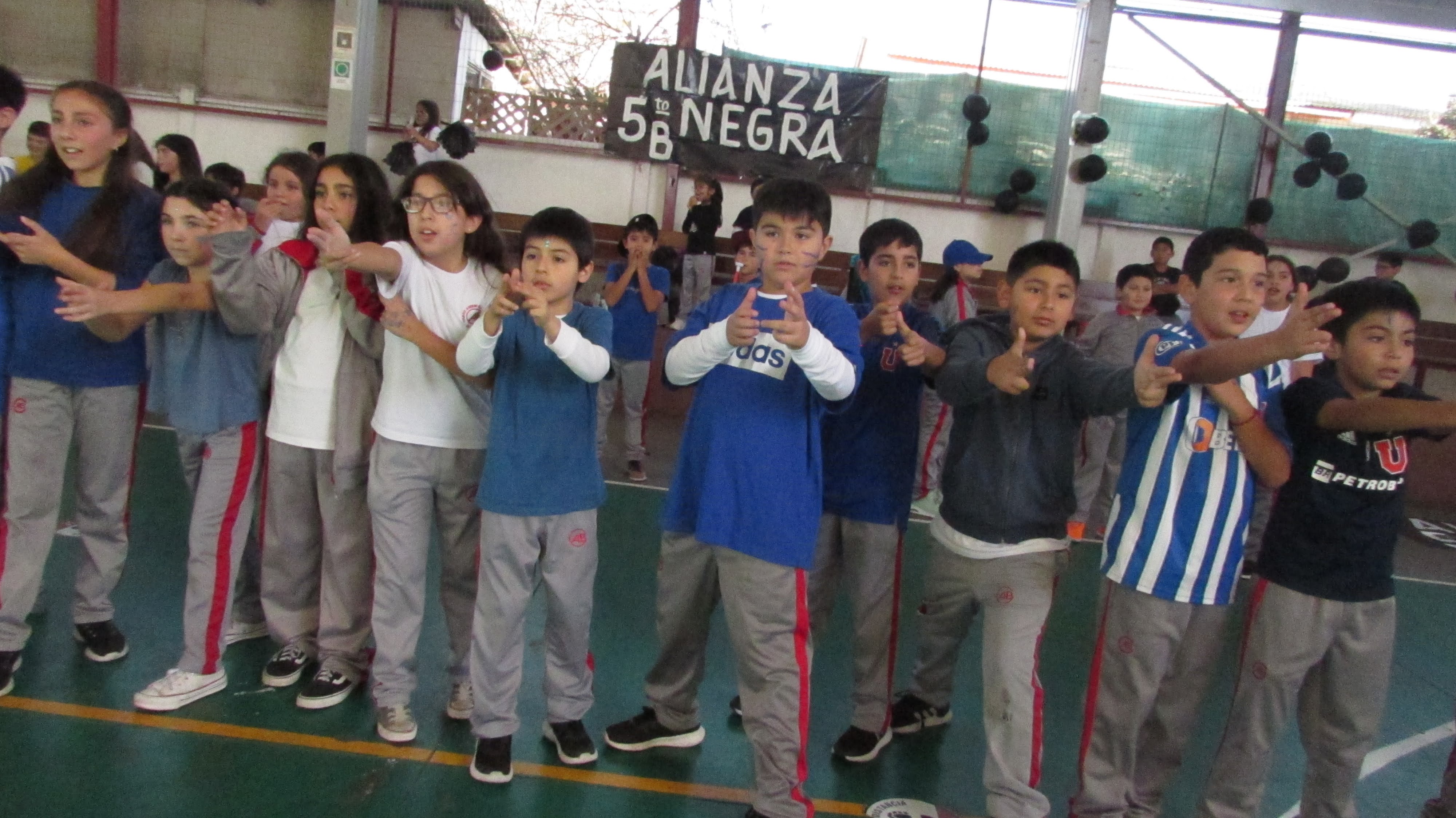 Estudiantes celebran 23º Aniversario del Colegio Andrés…